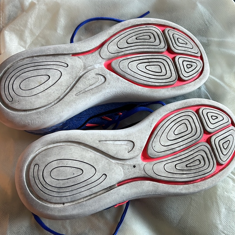 Nike - Picture 4 of 5